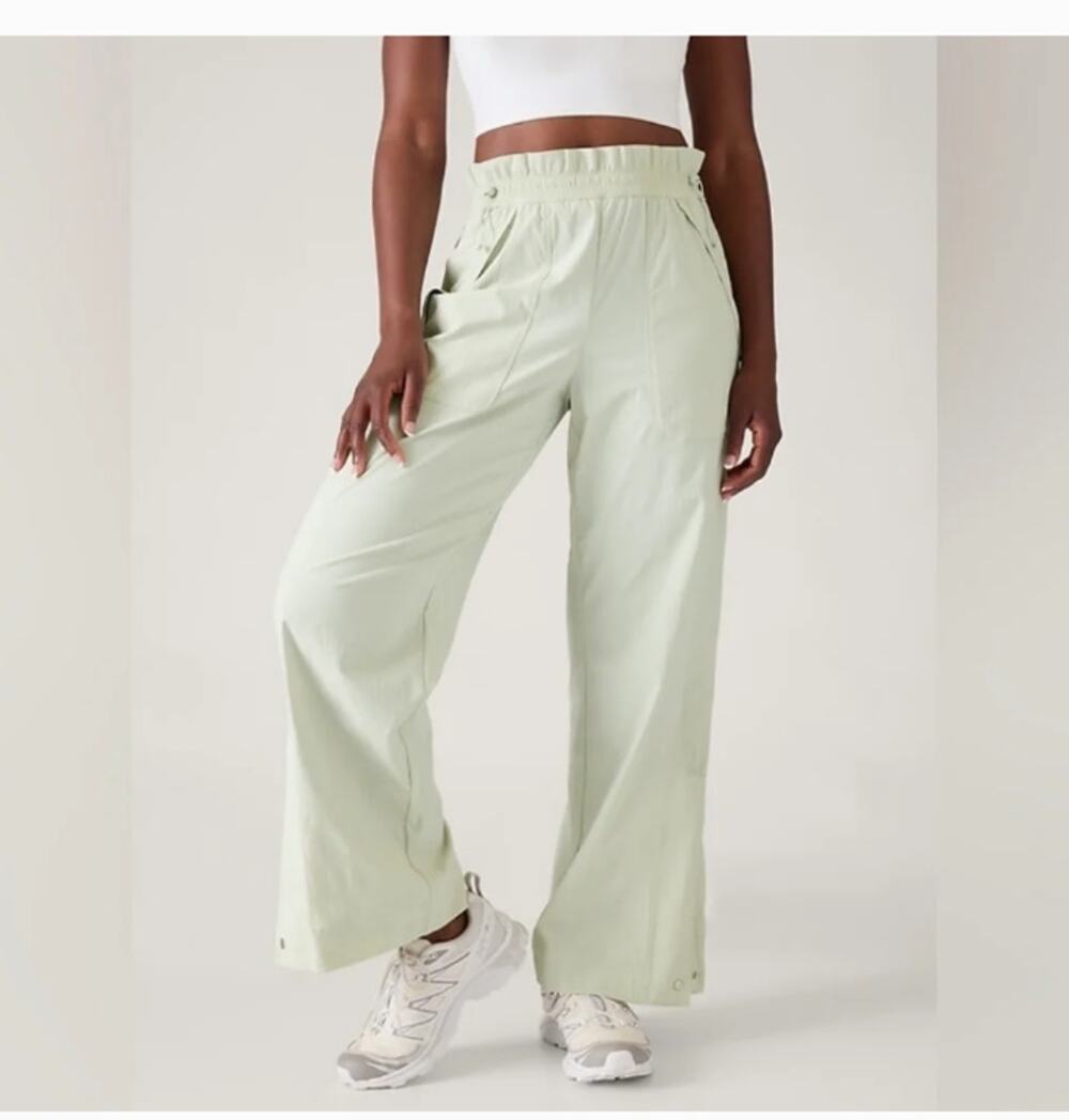 Athleta Trekkie High Rise Parachute Pants 8 Celadon Tint Ripstop Travel